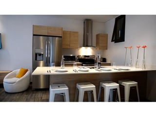APARTAMENTO AMUEBLADO EN RENTA – EDIFICIO LIRIOS CAYALÁ | ZONA 16 - 4