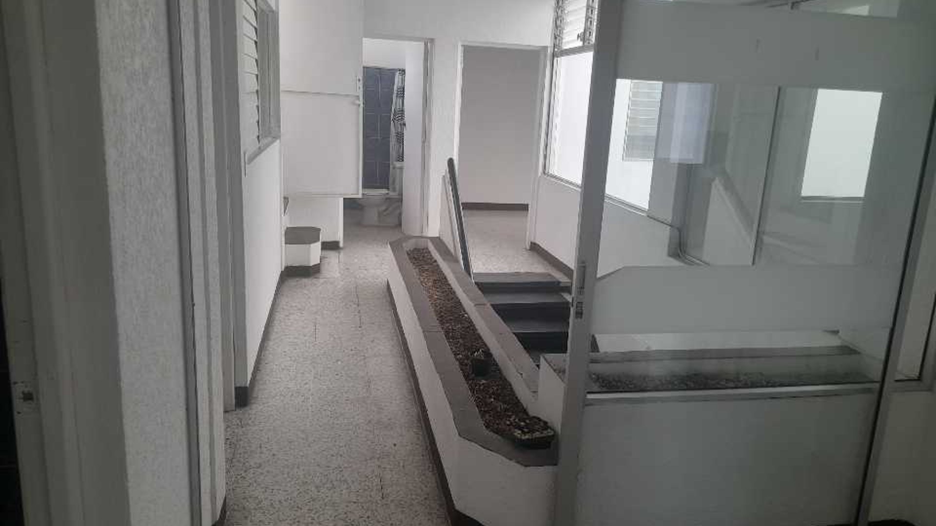 Renta Casa Zona 10, A pocos metros de Hospital Centro Medico - Miniatura 7