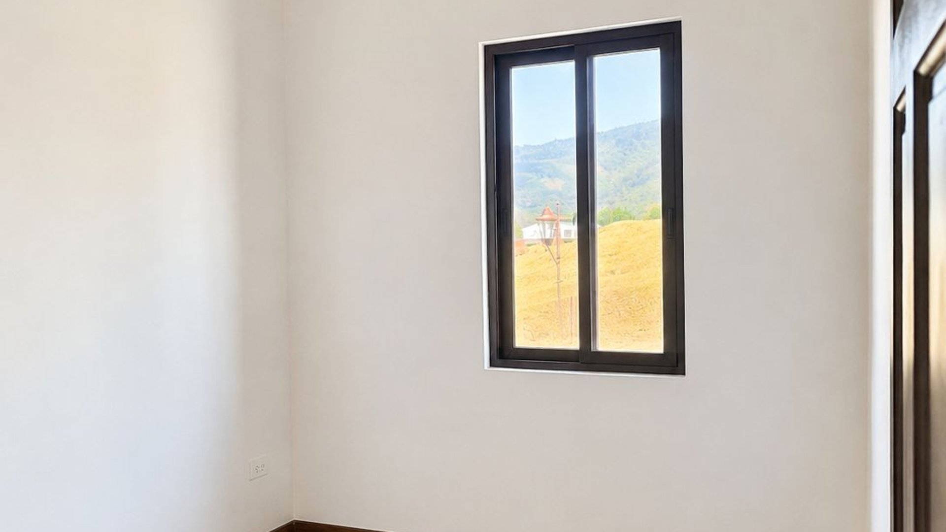 HERMOSA VILLA EN VENTA EN SAN PEDRO LAS HUERTAS, ANTIGUA - Miniatura 4