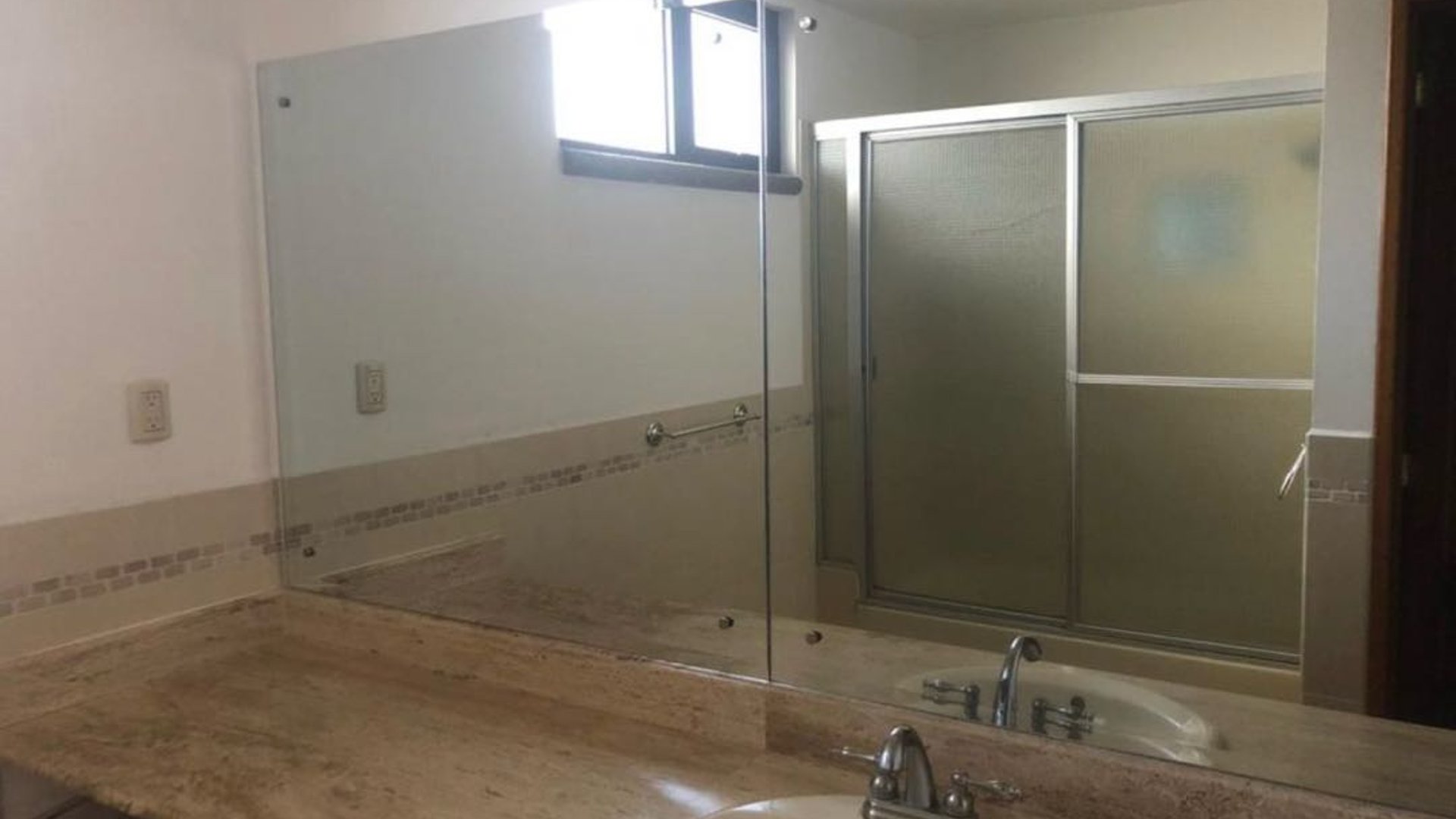 Venta de exclusivo Penthouse en Edificio Bellagio Zona 14 - Miniatura 9