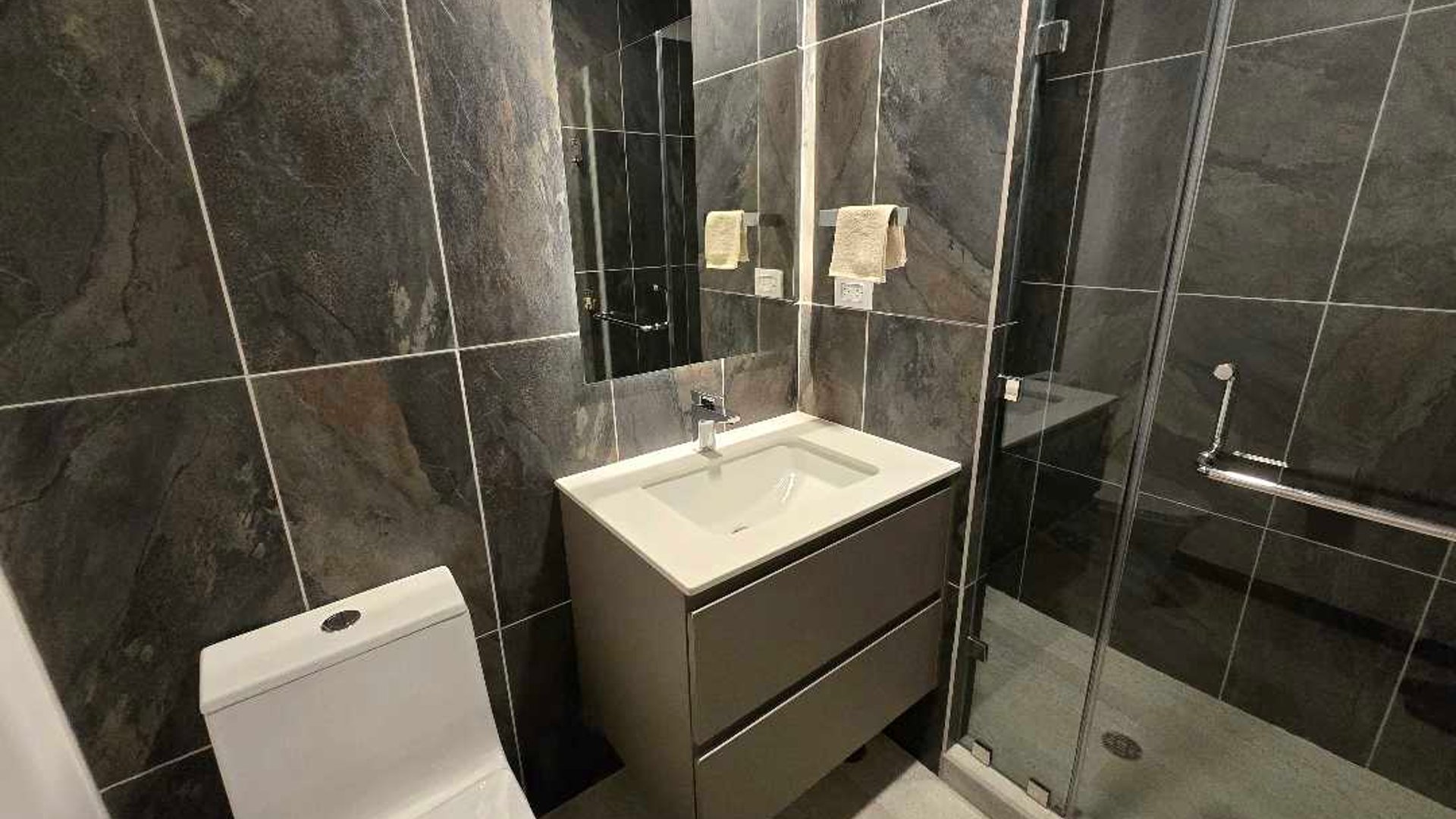 APARTAMENTO SEMIAMUEBLADO EN ALQUILER EN ZONA 13 - Miniatura 15
