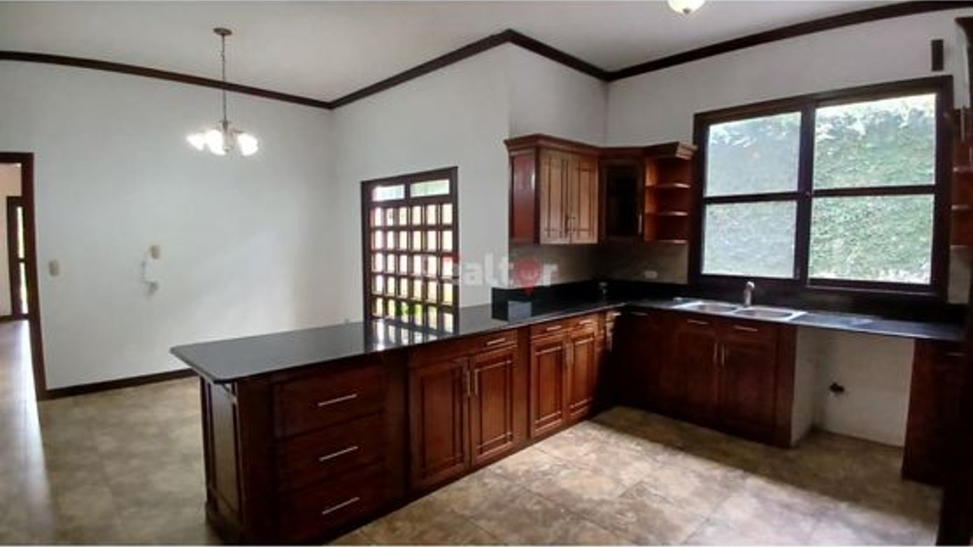 Exclusiva Casa en Renta | Fraijanes, Guatemala - 4 Hab | 6 Estac - Miniatura 3