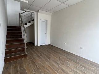 Bodega en venta con 6 ambientes y 8 parqueos en zona 13 Ref-5022 - 4