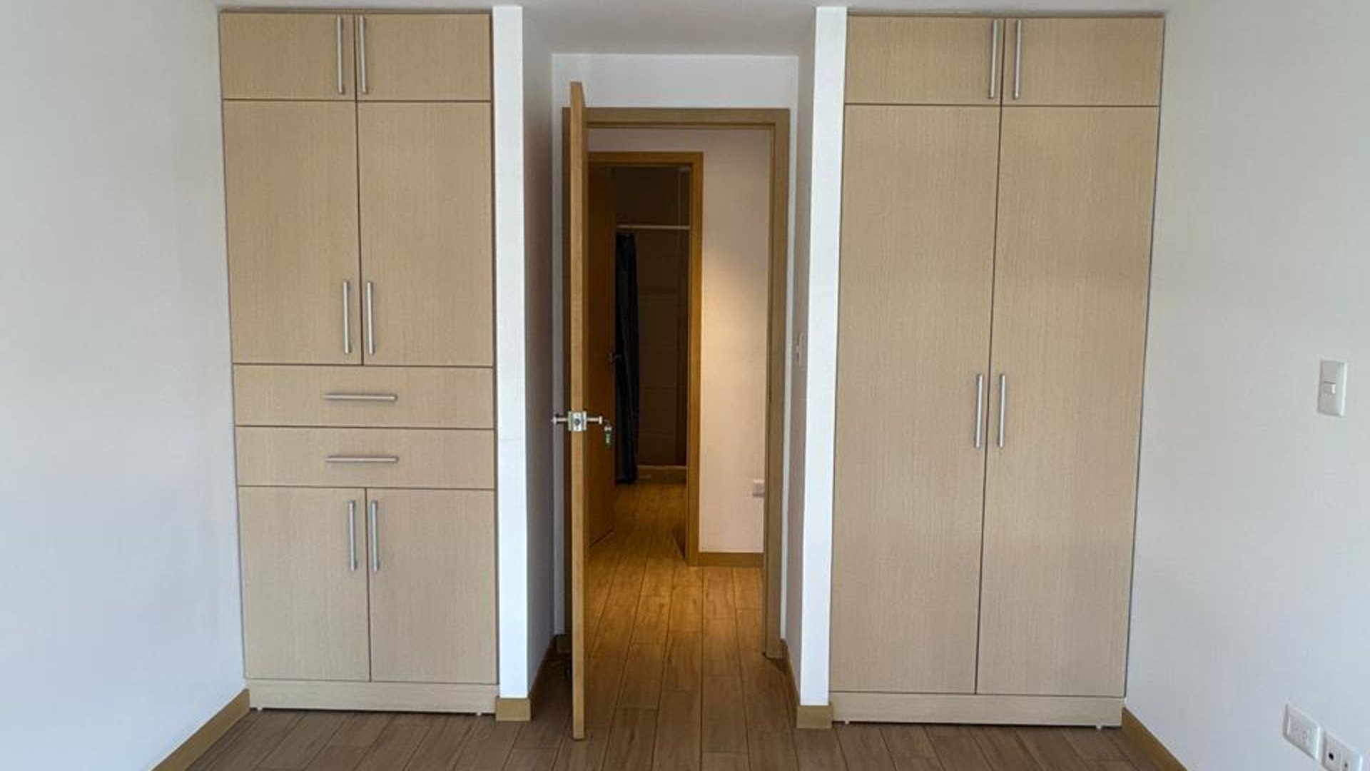 APARTAMENTO EN VENTA | EDIFICIO CITY HAUS | ZONA 10 - Miniatura 9