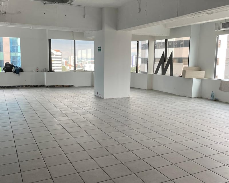 Oficina en venta con 4 habitaciones en zona 14 Ref-4975