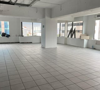 Oficina en venta con 4 habitaciones en zona 14 Ref-4975