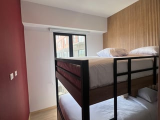 Vendo apartamento en Edificio MERAKI zona 10 por columpio de VH  - 5
