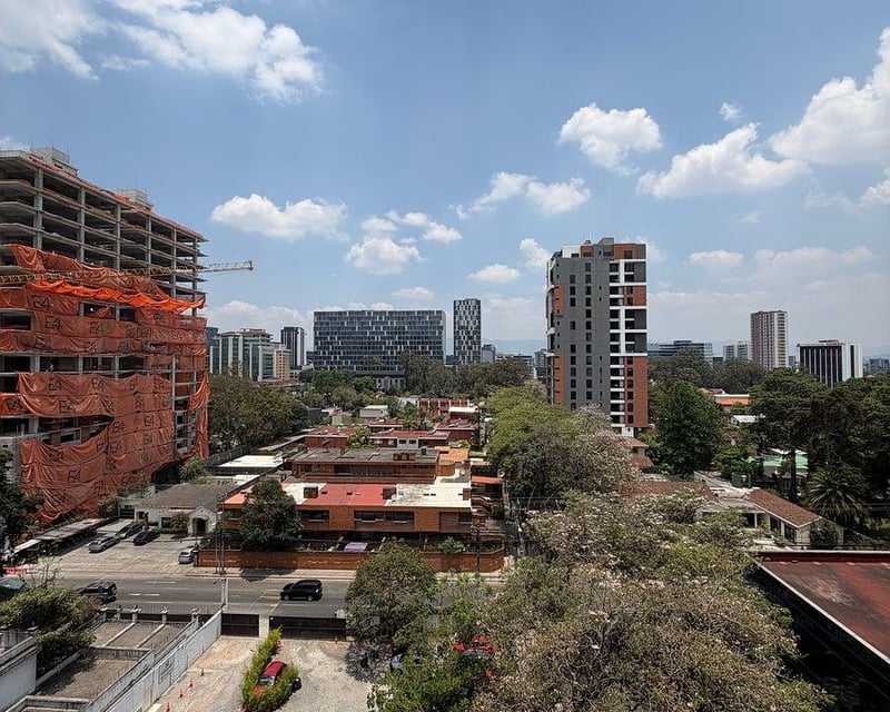 Oficinas en venta Zona 10 Guatemala con parqueos y bodegas - Miniatura 5