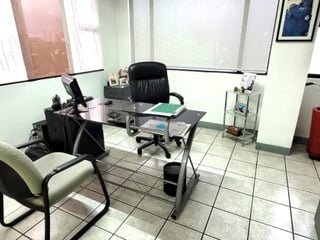 Oficina en Venta y Alquiler en Zona 10 - 2