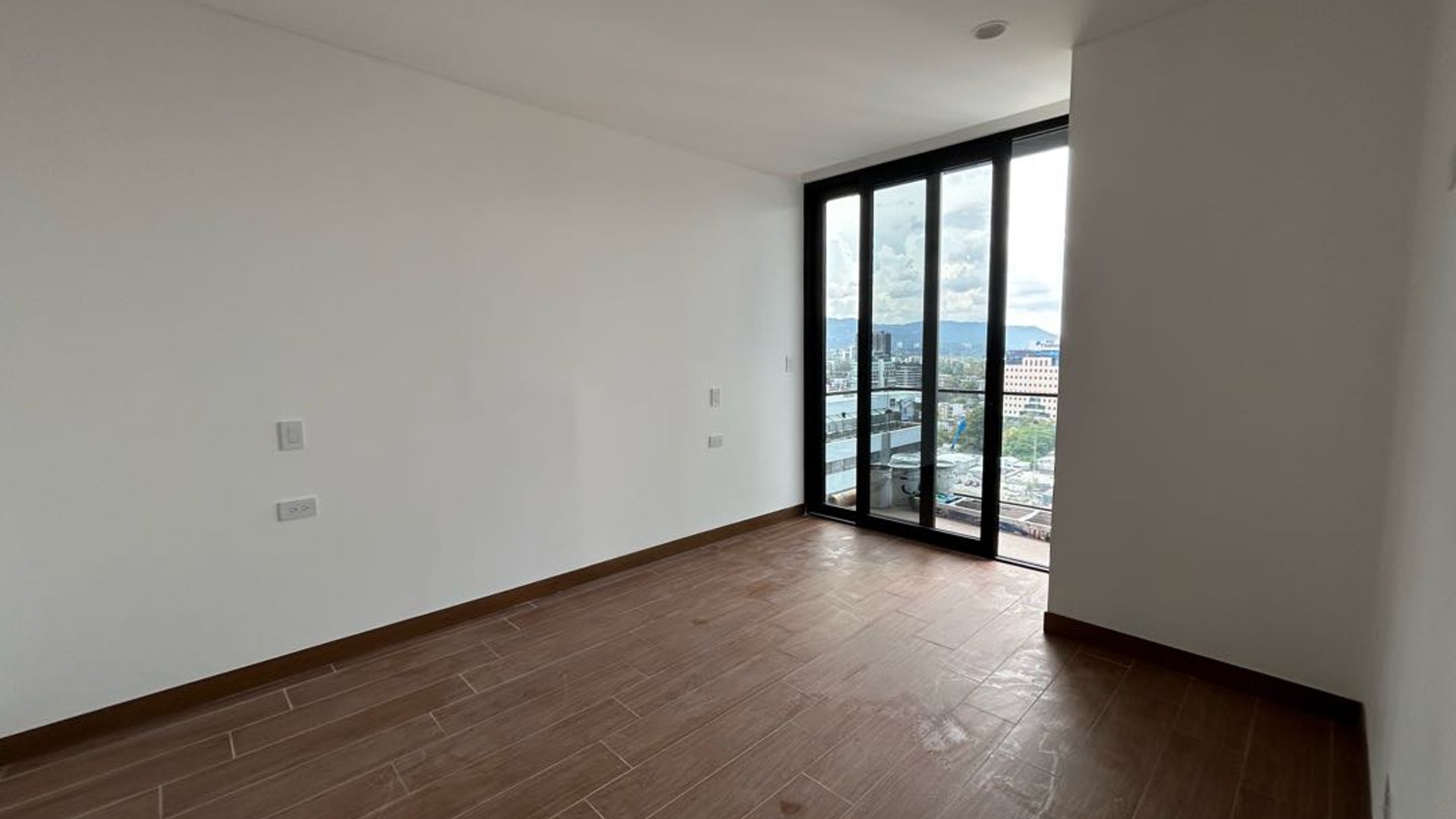 Apartamento en Venta FERRE DIEZ, Zona  10 Cesión de Derechos - Miniatura 2