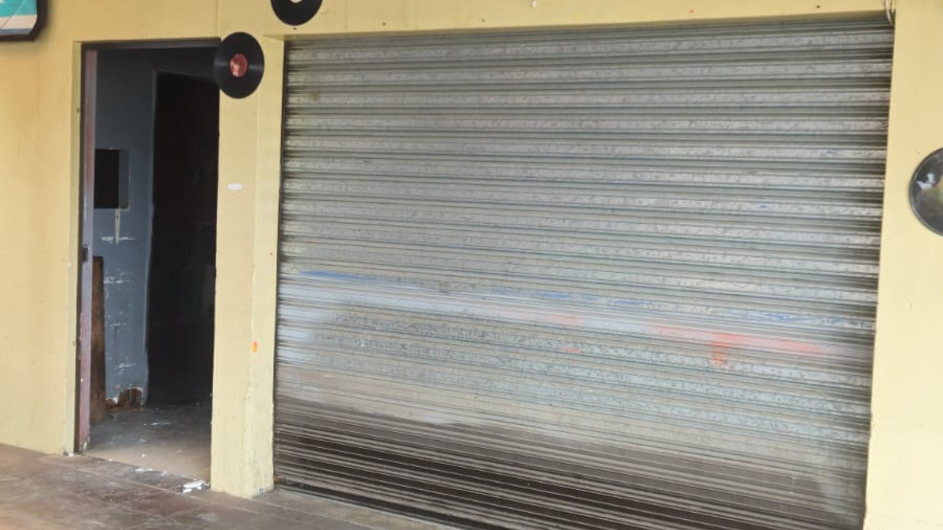 ALQUILER DE CÉNTRICO LOCAL COMERCIAL - LA FLORESTA, ZONA 7