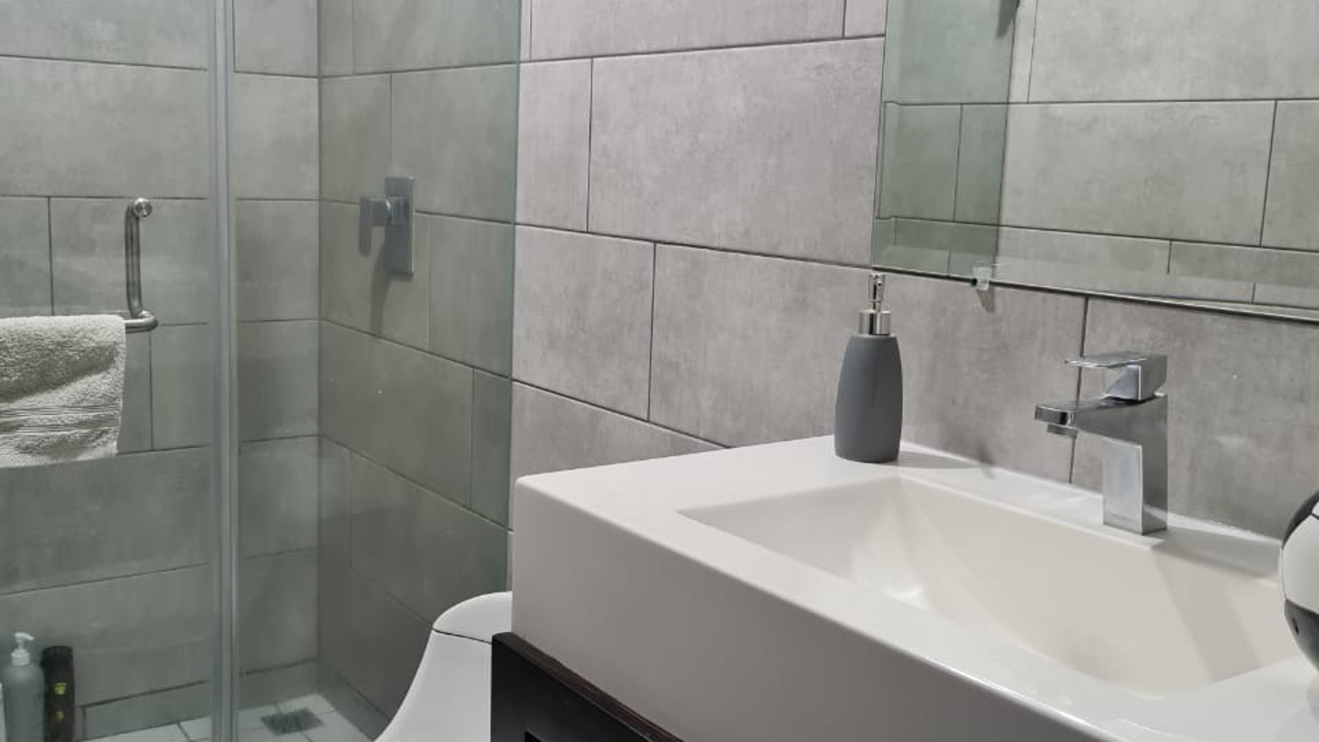 Lindo Apartamento en Vistas de la Floresta - Miniatura 4