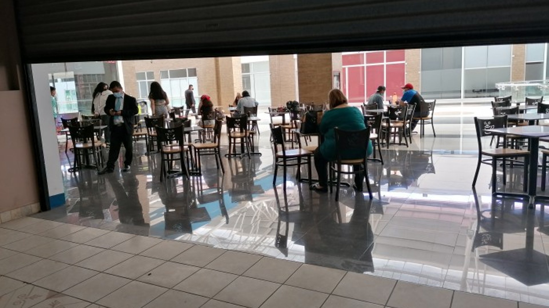 Local en área de Foodcourt en Zona 7 Roosevelth - Miniatura 5