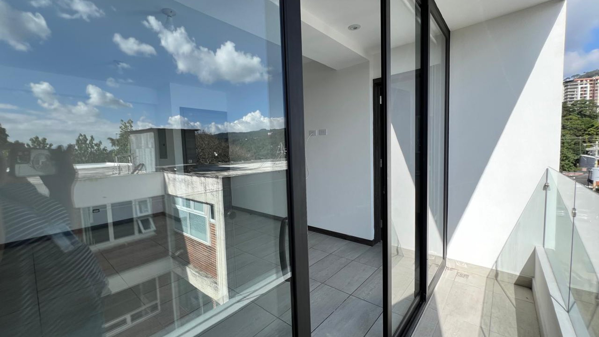 ALQUILER DE LINDO APARTAMENTO - MOREA, ZONA 15 - Miniatura 3