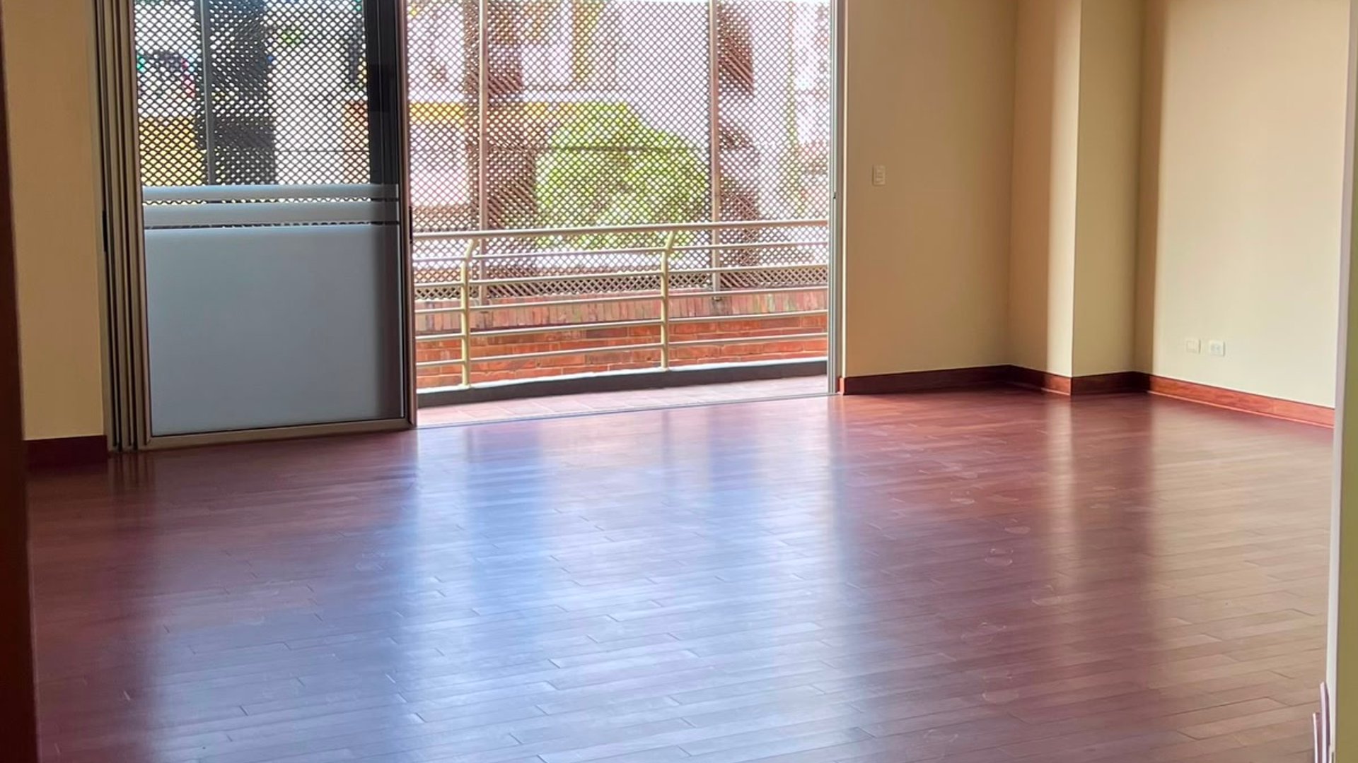 Apartamento en Alquiler Edificio Benevento, zona 14 - Miniatura 4
