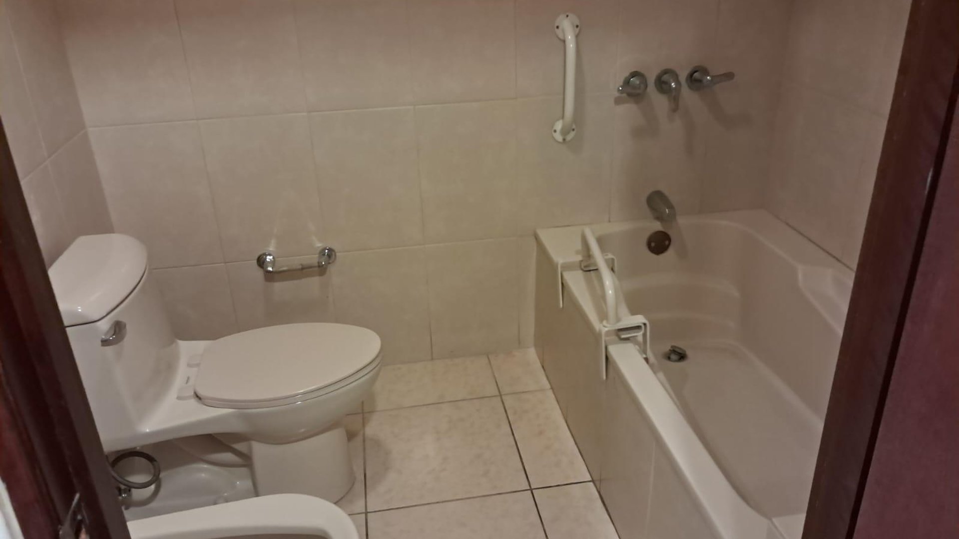 ALQUILER DE CÉNTRICO APARTAMENTO - JARDINES DEL ACUEDUCTO, ZONA 10 - Miniatura 4