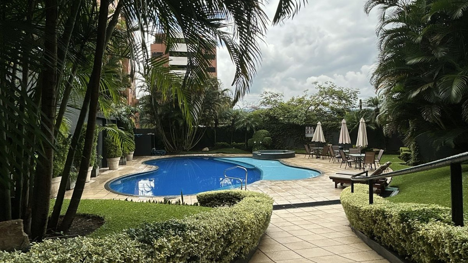 Apartamento en renta de 3 Dormitorios en zona 14 - Miniatura 7