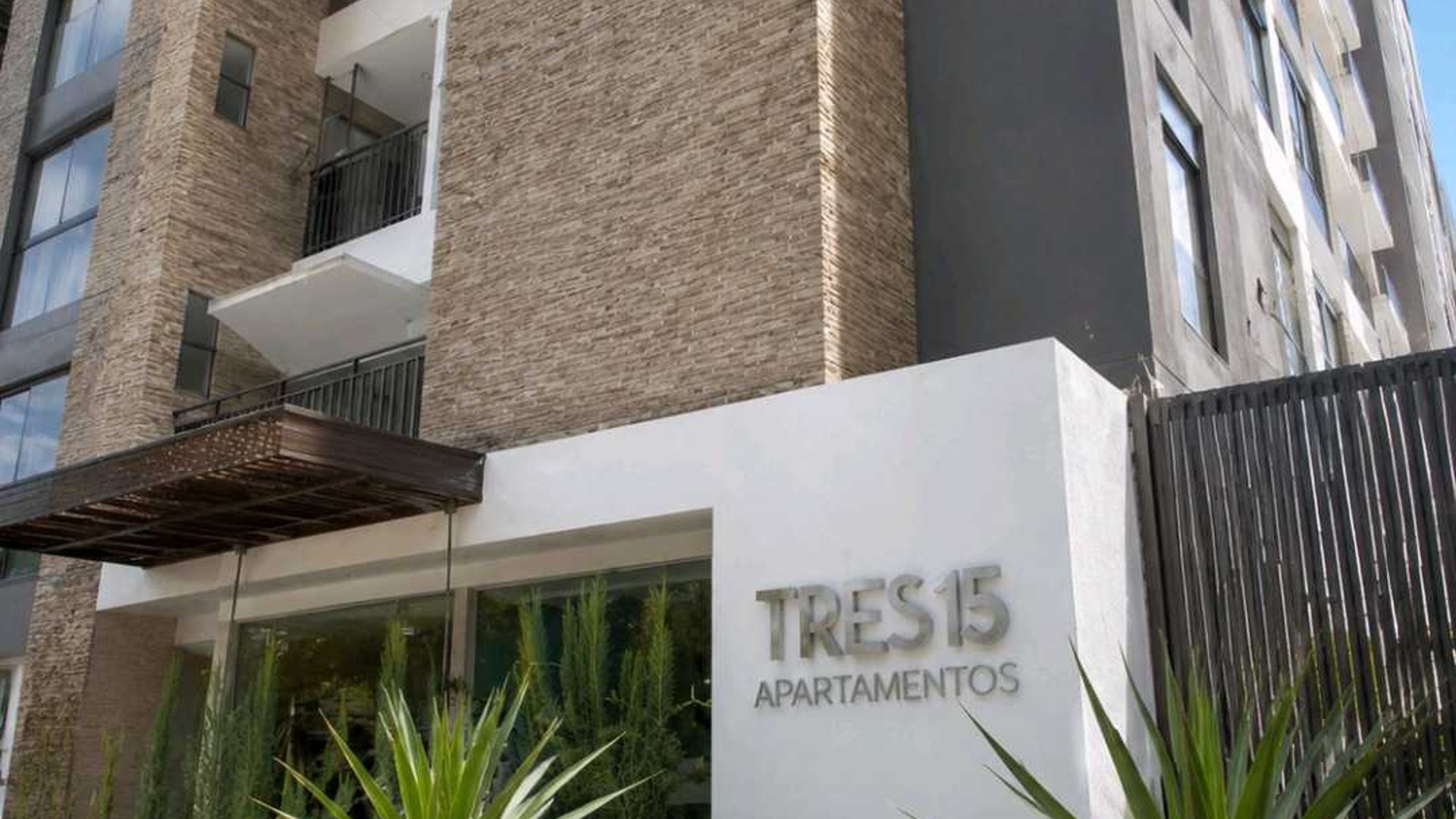 APARTAMENTO EN ALQUILER ???? Edificio Tres 15, Zona 13 - Image 1