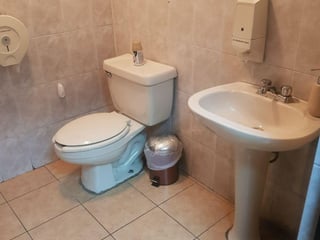 Oficina Amueblada en Renta en Zona 9 Reforma - Image 5