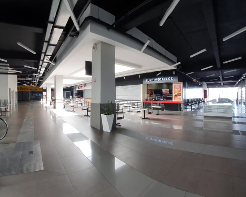 Renta local comercial en zona 7 Calzada San Juan