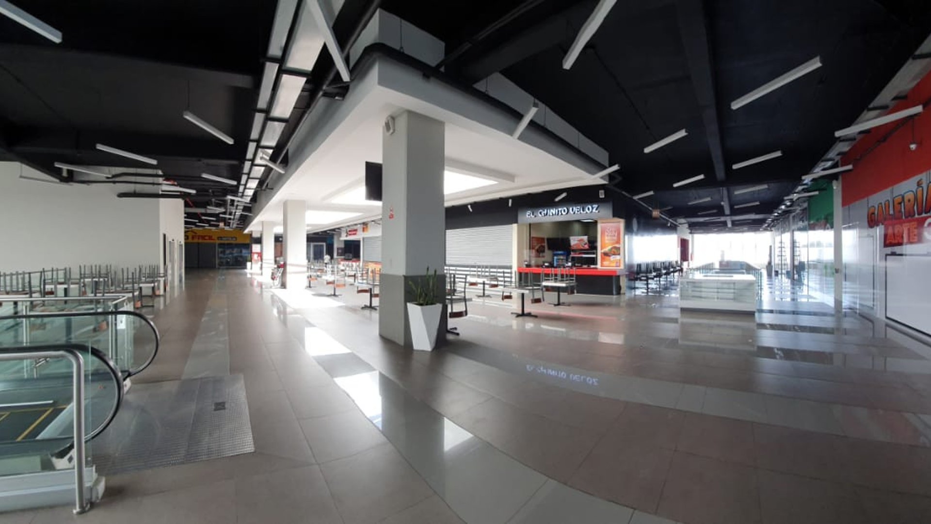 Renta local comercial en zona 7 Calzada San Juan