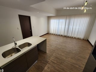 Apartamento con balcon en renta de 2 habitaciones en zona 10 Ref-5590 - 3