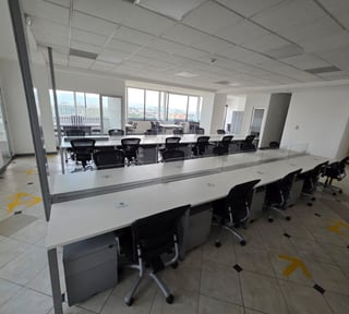 Oficina en renta amueblada y con balcon en zona 14 Ref-5285
