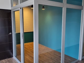 Alquilo / vendo amplia oficina Edificio Desing Center zona 10 - Image 3