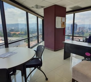 Oficina  Rentada para inversión en venta en zona 10