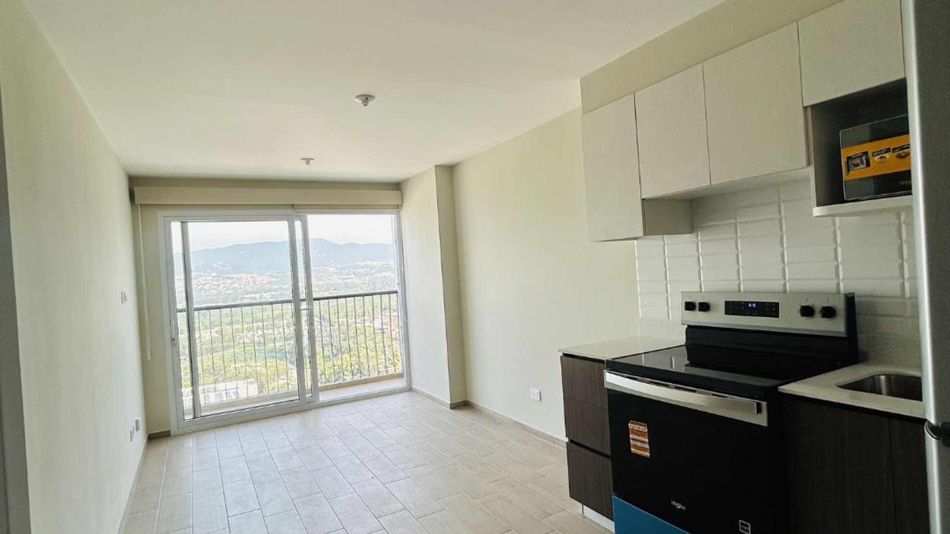 Apartamento en renta cerca del Irtra petapa en zona 12 - Image 1