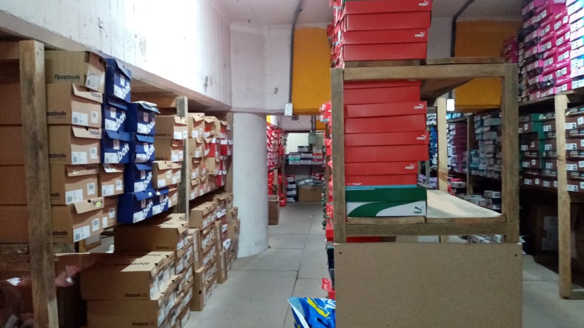 Local en Venta Centro Comercial Los Próceres, zona 10 Guatemala - Miniatura 3