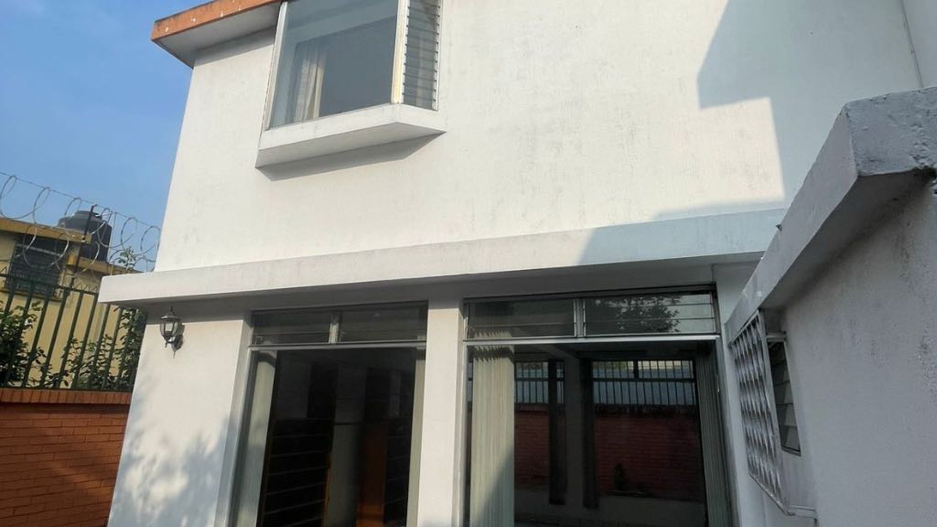 CASA EN RENTA EN AVENIDA PETAPA - Image 1