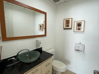 TORINO 1 / Oficina en Renta / Venta ,zona 10 - 4