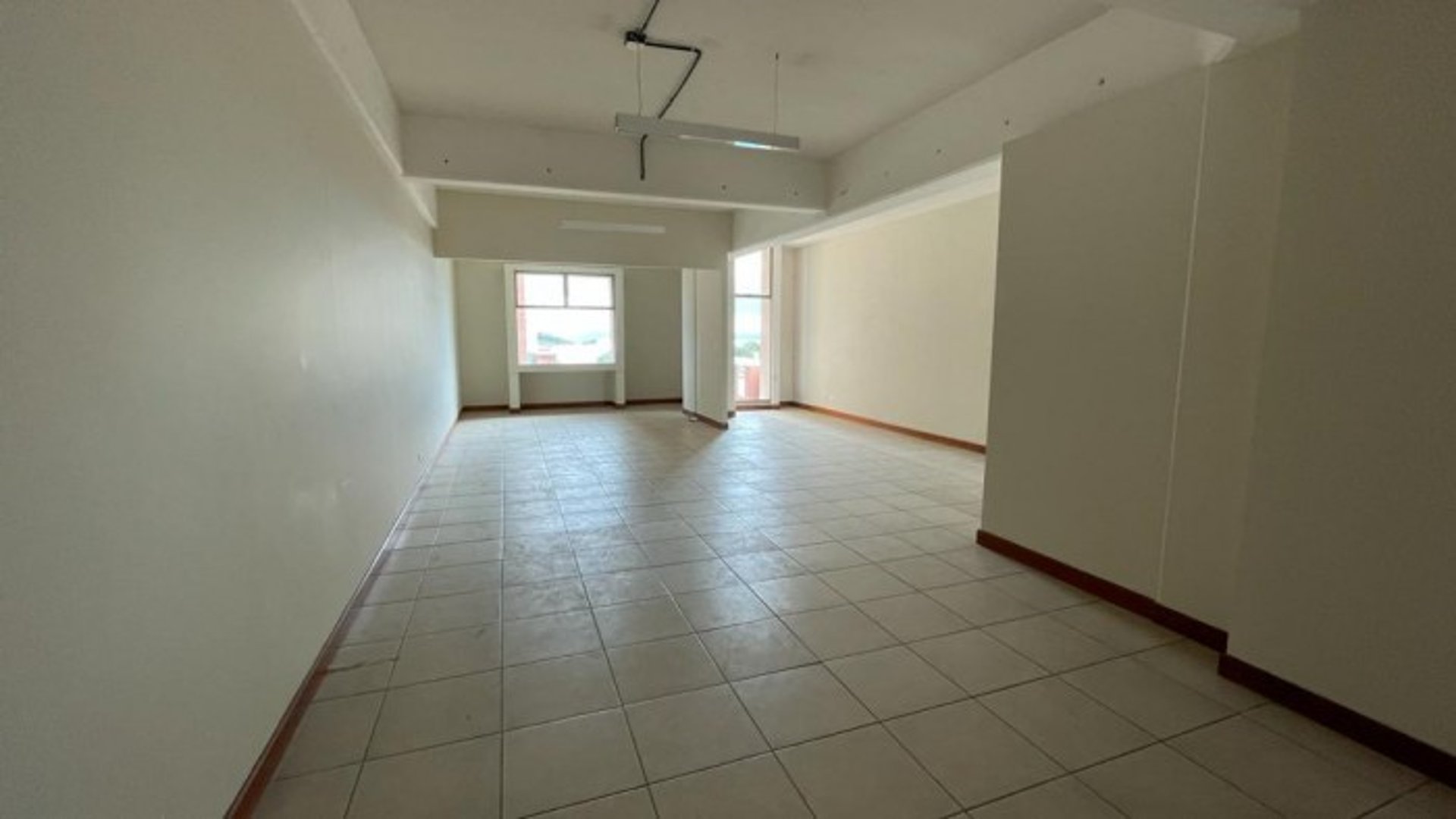 OFICINA EN RENTA, AREA COMERCIAL NARANJO, MIXCO - Miniatura 2