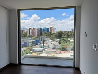 📍 APARTAMENTO EN RENTA – 3 HAB + BALCÓN | EDIFICIO ATARAH | ZONA 10 - 4