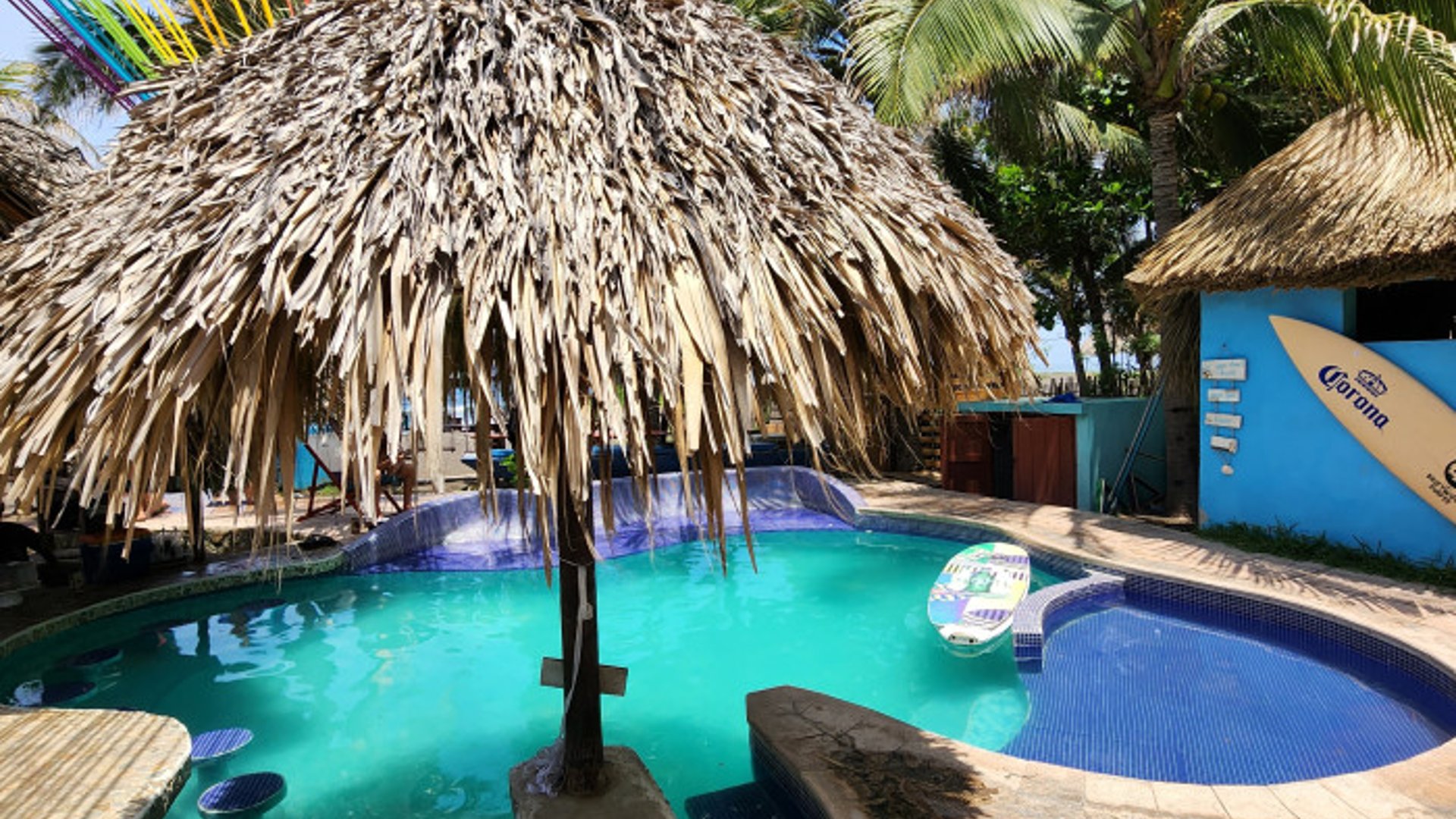En Venta Hotel en El Paredón Sipacate - Miniatura 3