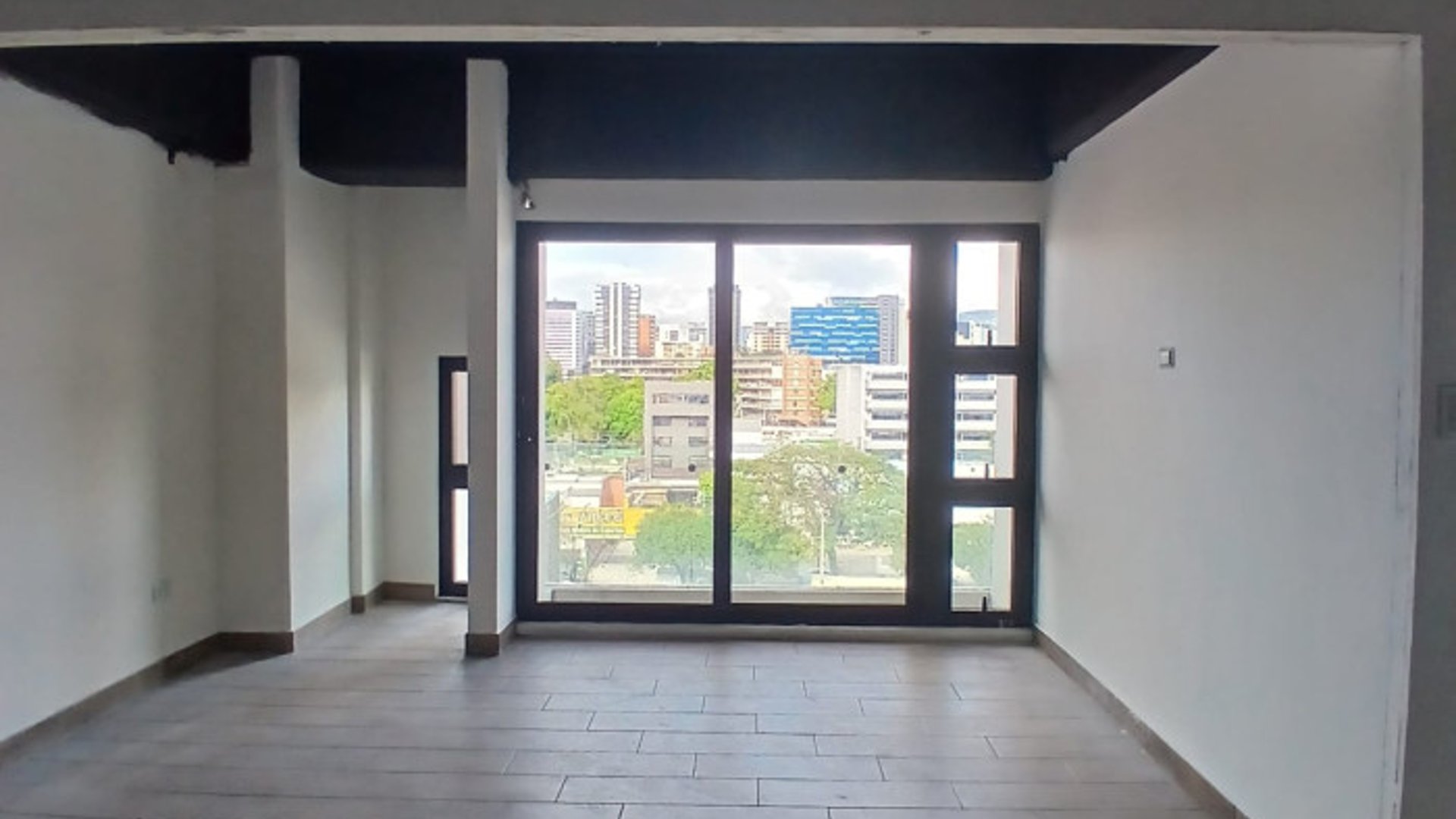Oficina Comercial en Renta en zona 9 - Miniatura 7