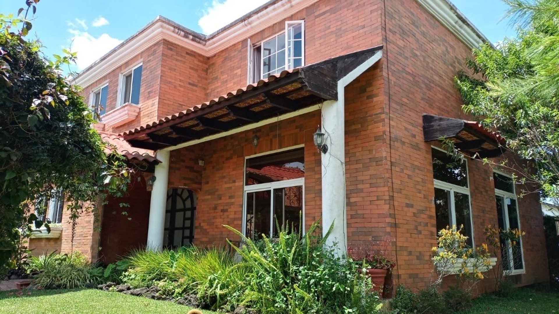 Casa en venta atrás de PriceSmart, CES