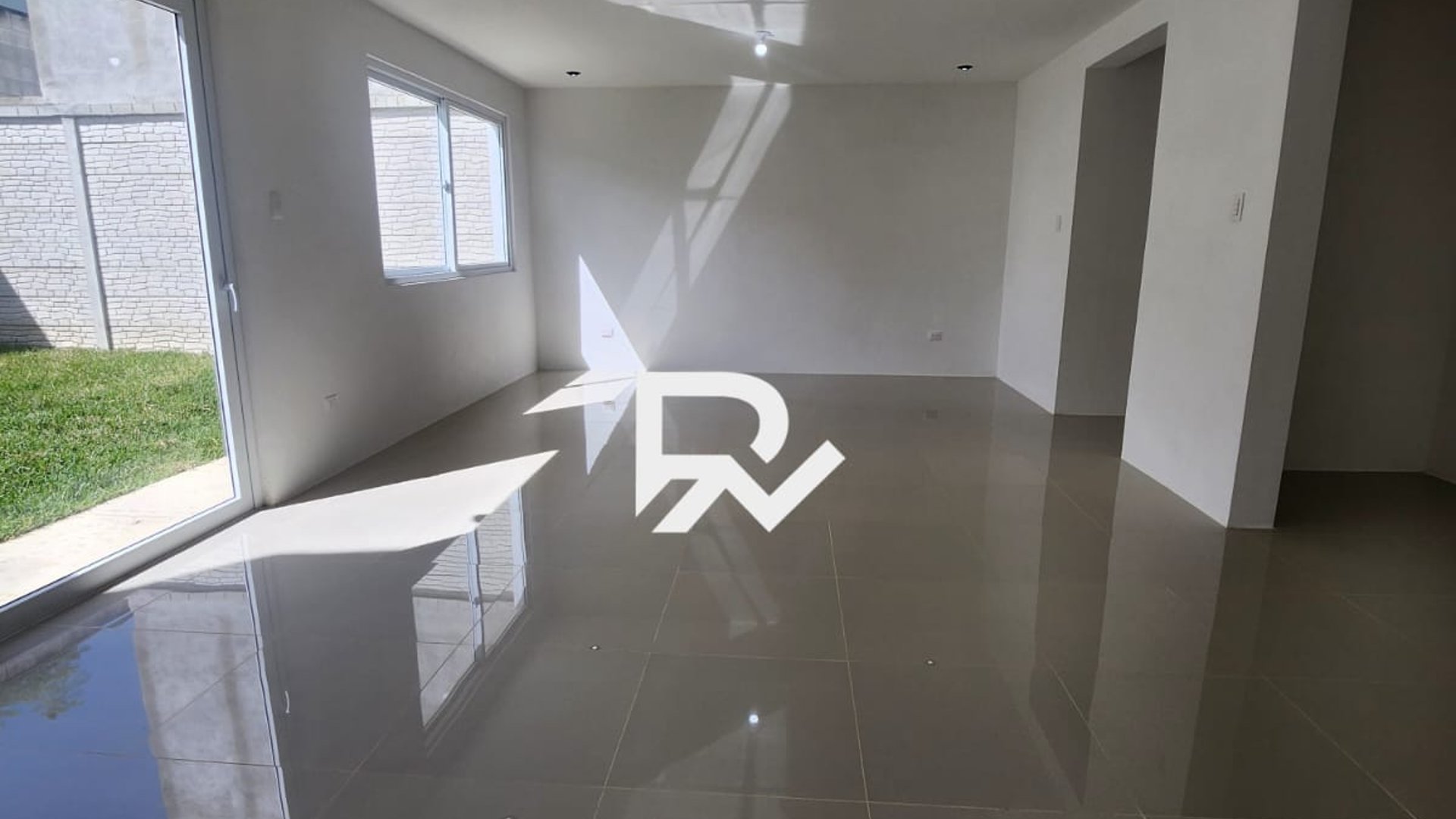 Venta de casa para estrenar en hacienda Real zona 16