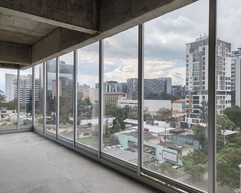 Venta de oficina en obra gris para estrenar en Vasanta Zona 10