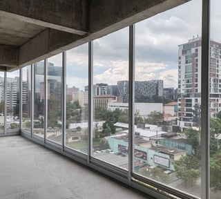 Venta de oficina en obra gris para estrenar en Vasanta Zona 10