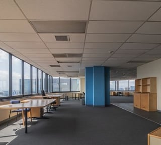 Oficina de 2 niveles en renta en edificio centrico de zona 10 Ref-5889