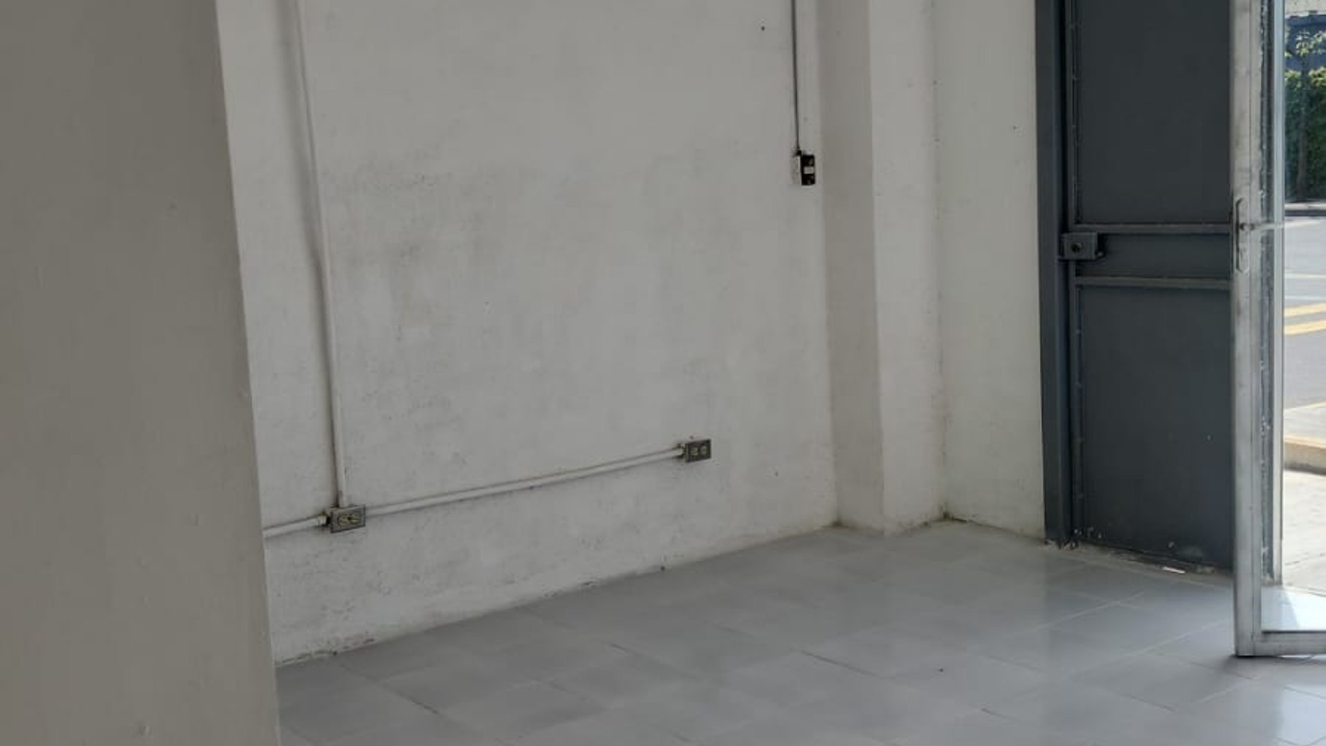 OFIBODEGA EN COMPLEJO ZONA 6 DE VILLA NUEVA - Miniatura 3