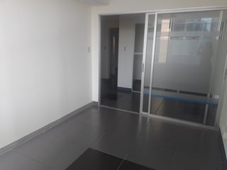 Alquilo Oficina Zona 14 en Edificio de  Oficinas,  - 4