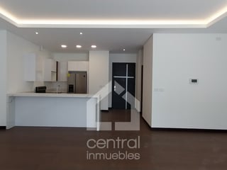 Lujoso Apartamento en Renta con jardín privado en Nogales Cayalá - 4