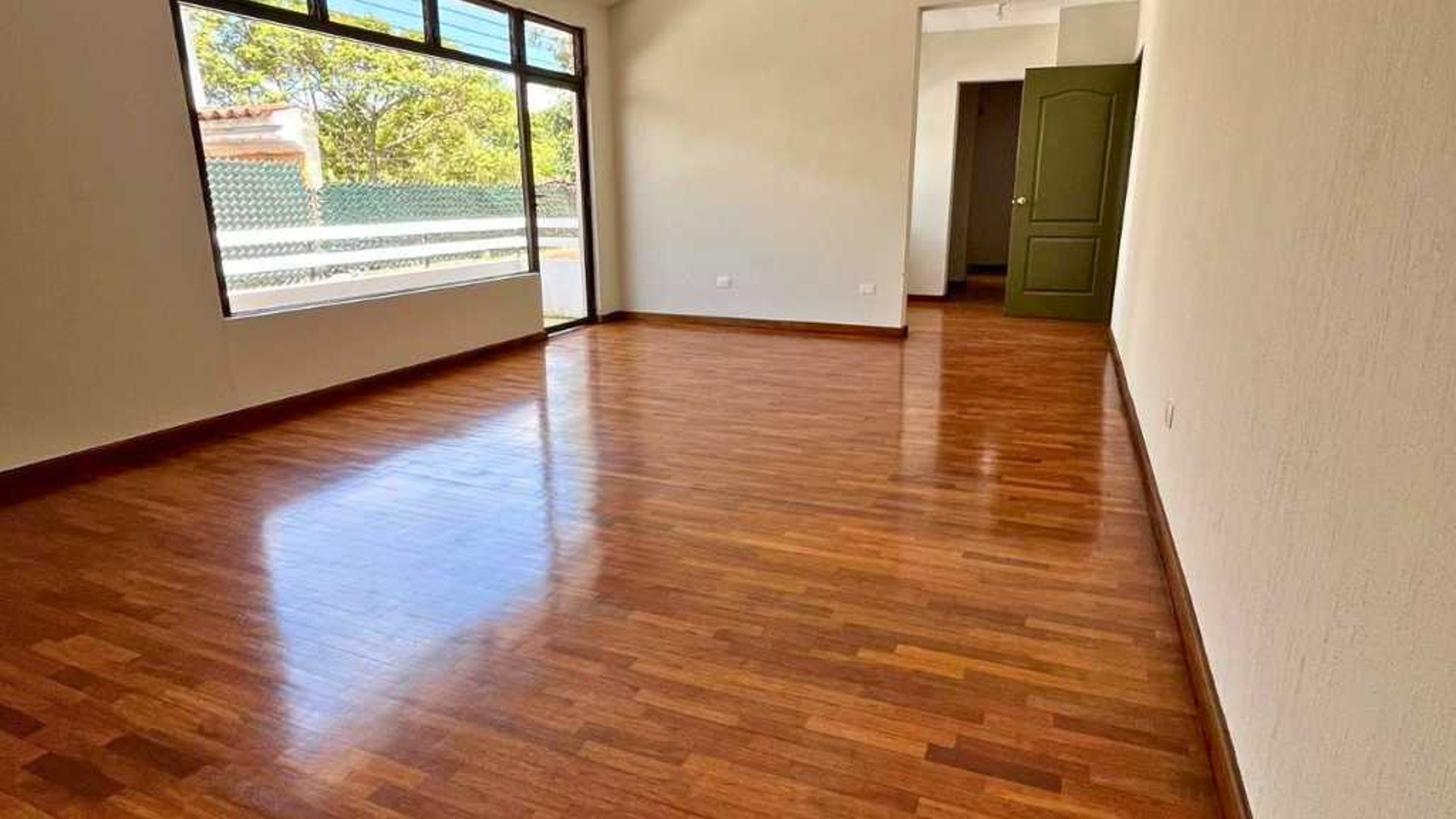 CASA EN RENTA – CONDOMINIO SAN SEBASTIÁN, AVENIDA HINCAPIÉ, ZONA 13 - Miniatura 17