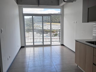 VENDO EN TORRE NIKAO BOULEVARD EL NARANJO - Image 8