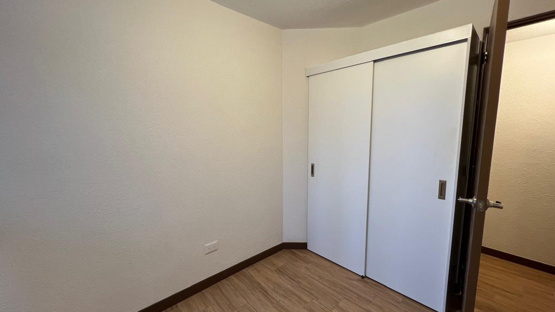 APARTAMENTO EN RENTA EN EDIFICIO UNIDO  ZONA 17 - Miniatura 16
