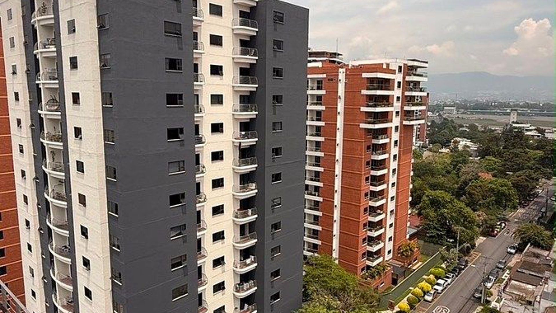 APARTAMENTO AMUEBLADO EN RENTA | TORRE 14, ZONA 14 - Miniatura 13