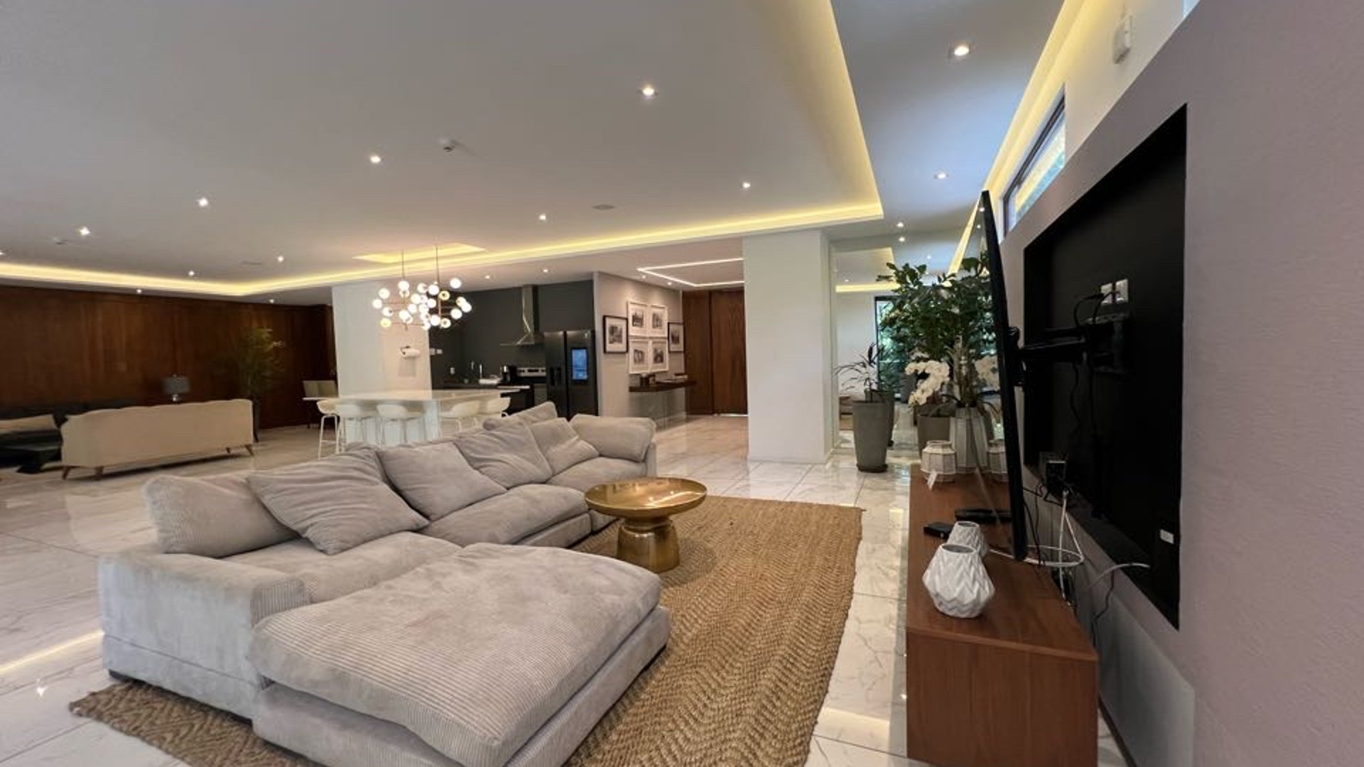 Alquiler de amplio apartamento 3 Dormitorios en Edificio Lucca Zona 10